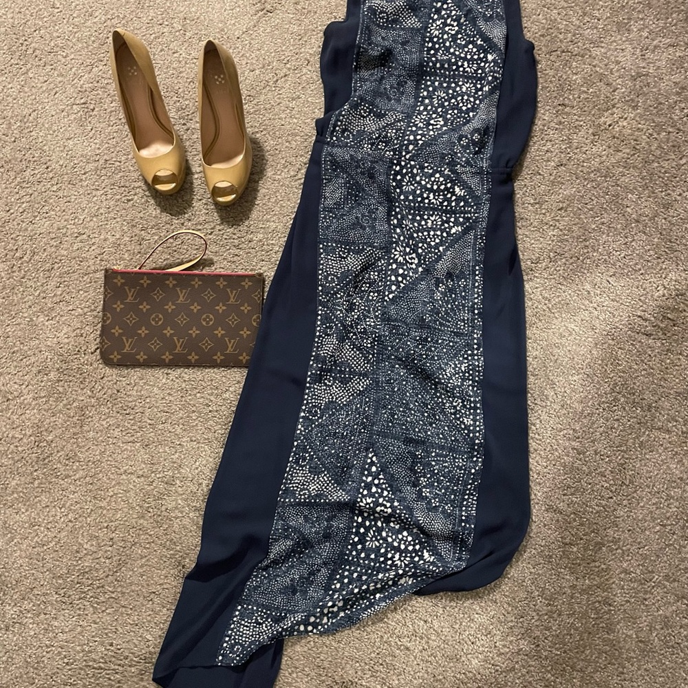 BCBG MaxAzria Dress. Size XXS navy blue and white.